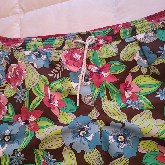 Marks and Spencer tropical swim trunks - Picture 2 of 7